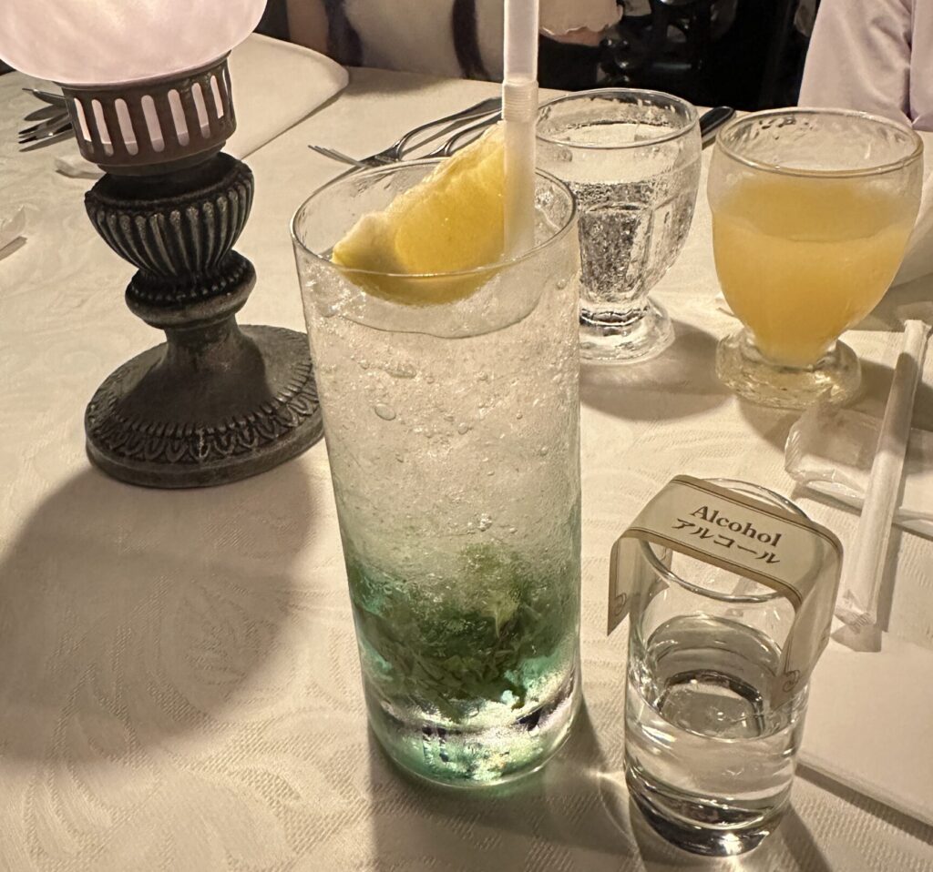 ブルーバイユーレストランのスパークリングカクテル