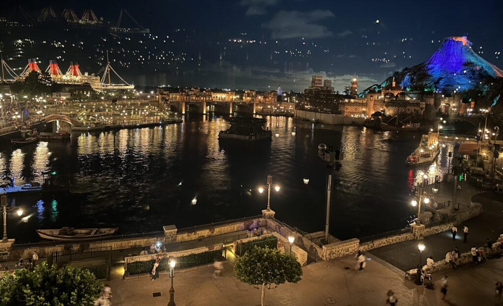 ホテルミラコスタ・スーペリアルーム(ハーバービュー)からの夜景
