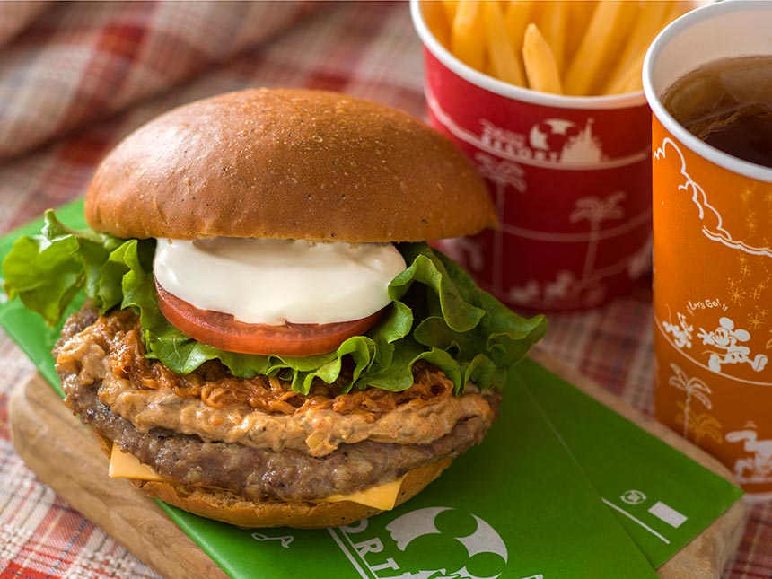 ケープコッド・クックオフのプルドポーク・チーズバーガーセット