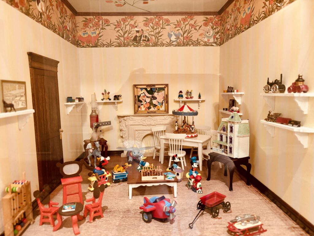 チェック必須の入園者限定グッズ一覧機能（ディズニーランドホテルにて）