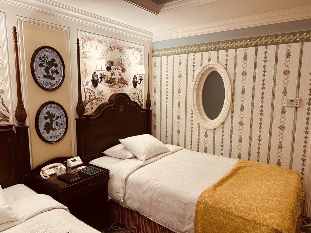 人数によって値段が違う理由とは(ディズニーランドホテルの部屋の様子)
