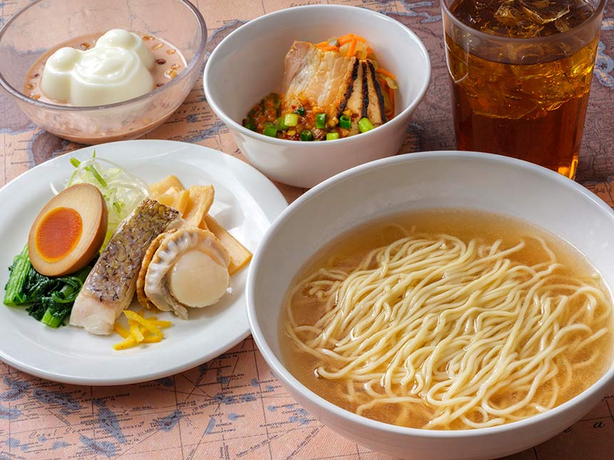 担々麺などの中華麺メニューを堪能