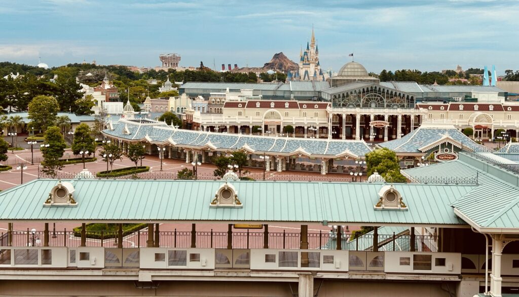 紛失時の再発行可否と二重計上のリスク（ディズニーランドホテル パークグランドビューからの景色）