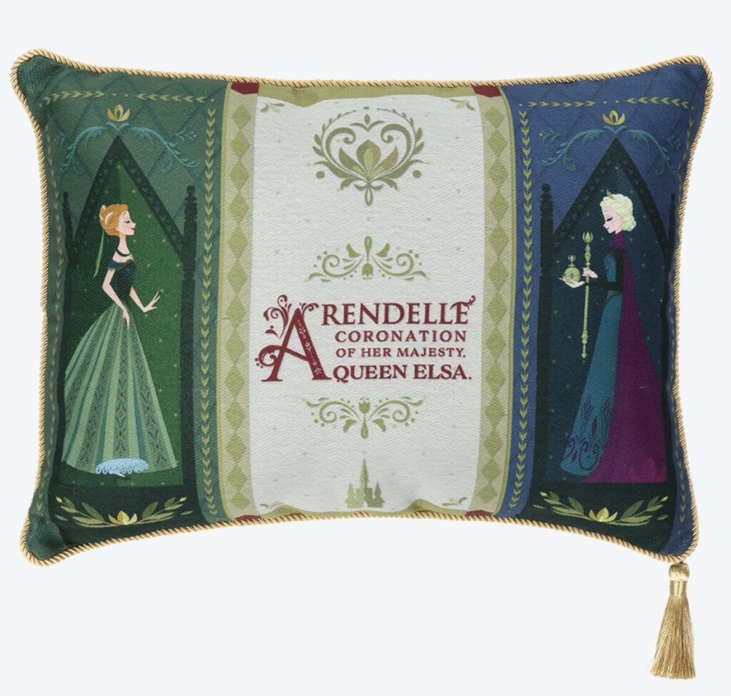 アナ雪エリア限定グッズのラインナップ（クッション アナ エルサ）