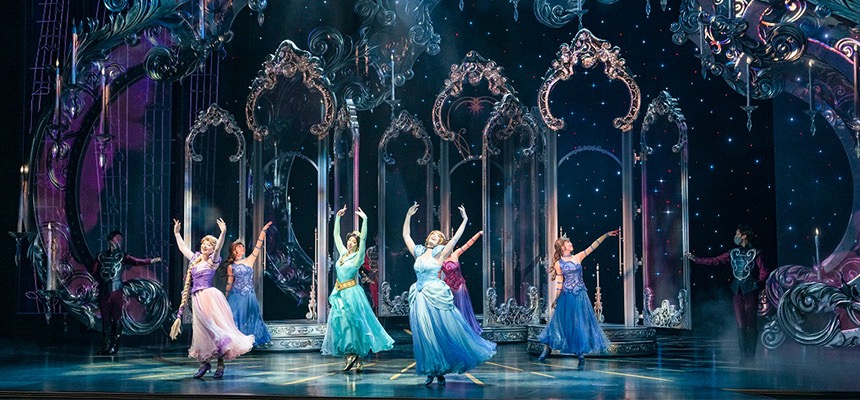 12月と1月と2月の冬シーズンの公演開始時間（ミッキーのマジカルミュージックワールド）