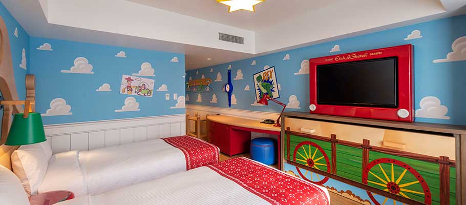 4人でも快適！家族で広々過ごせるスーペリアルーム（トイストーリーホテルのスーペリアルーム）