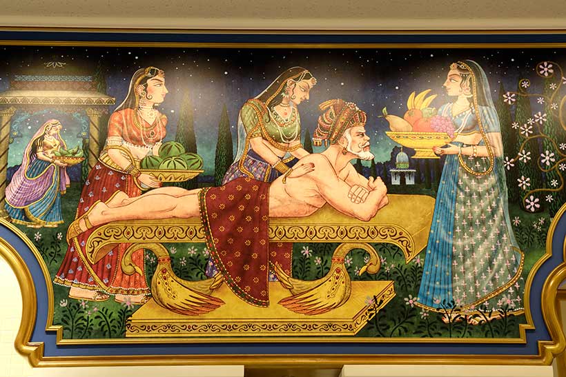 傲慢な性格が滲み出る4枚の巨大壁画(タワー・オブ・テラー・メモラビリア)