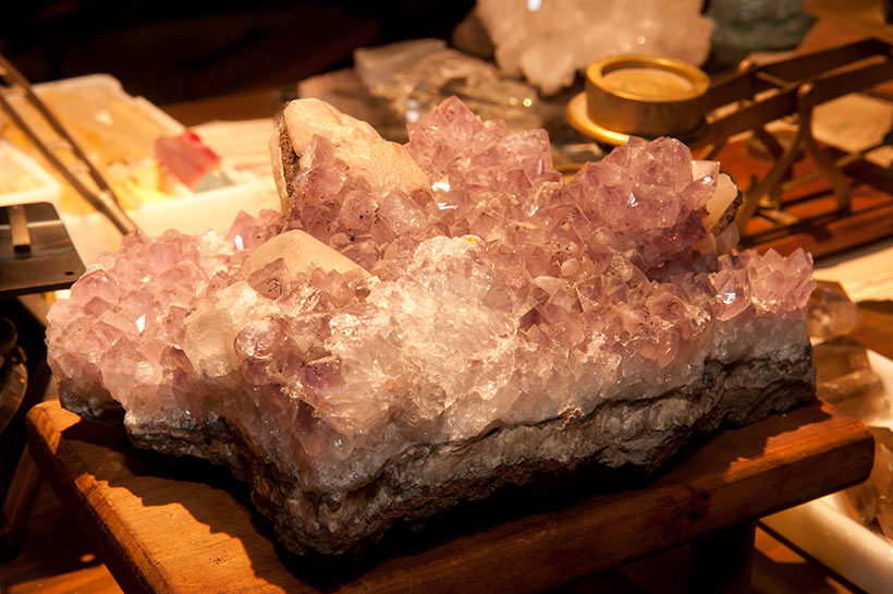 水晶の洞窟に隠されたミッキーマウスを探す楽しみ（センターオブジアース）