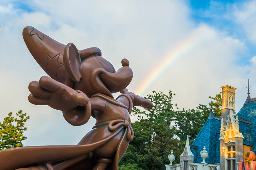 城内や周辺に隠されたミッキーを探す楽しみ（ディズニーランド）