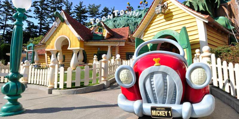 スポンサーが利用できるラウンジの内部と特典（ディズニーランドのトゥーンタウン）