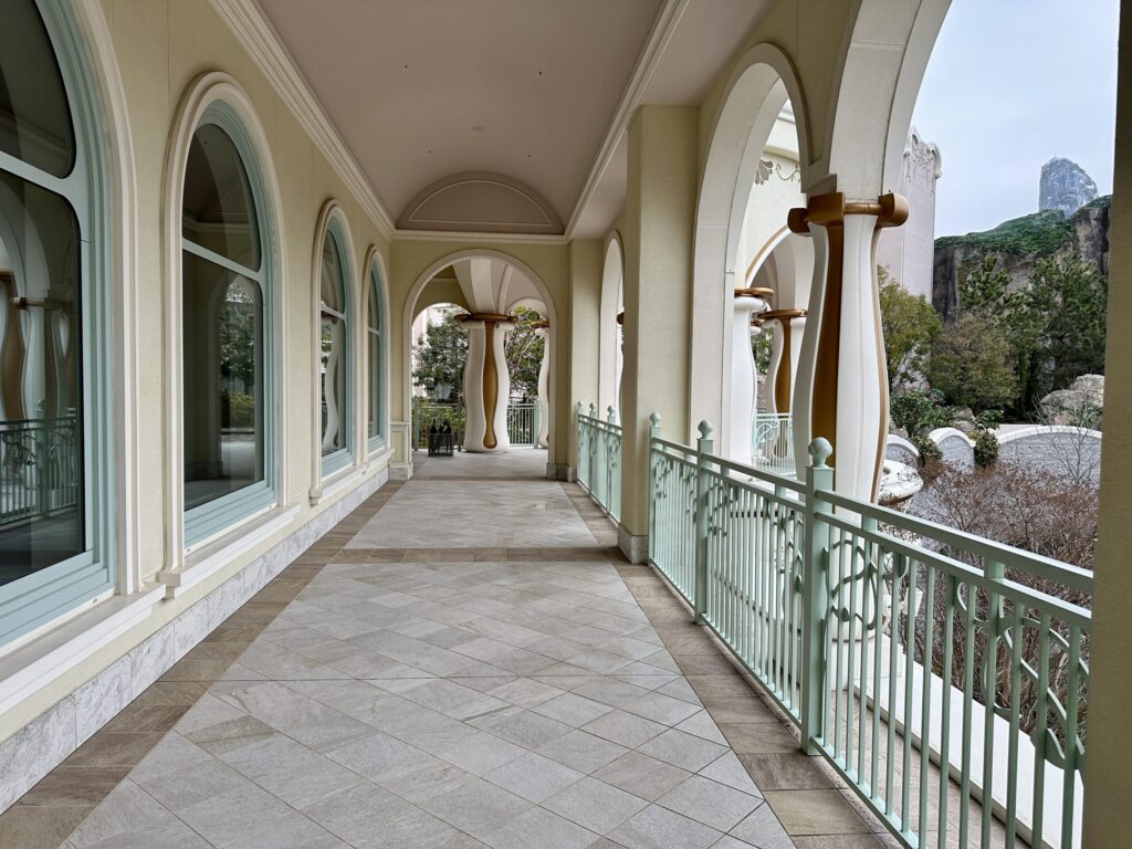 テラスの混雑状況と場所取りのコツ（ファンタジースプリングスホテルの共有テラス）