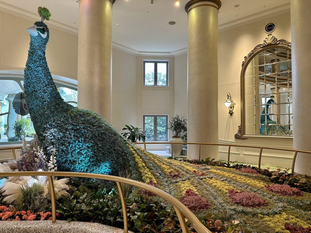 エレベーターホールにある九雀（ファンタジースプリングスホテル）