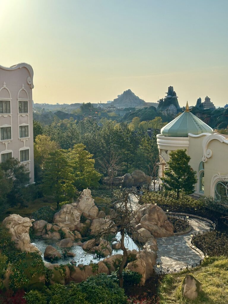 パークビューなら視線が抜けやすい（ファンタジースプリングスホテル）