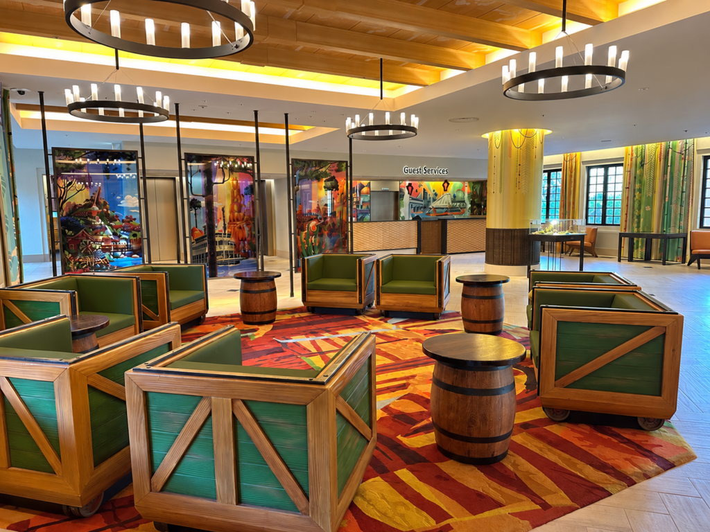 東京ディズニーセレブレーションホテル・ディスカバーの木や冒険をイメージしたロビー